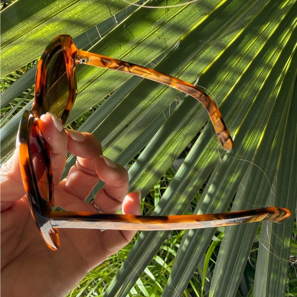 Kendall Amber Cloud Sunglasses - Picture 15 of 15